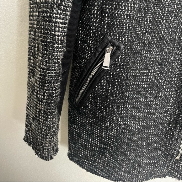 Women’s BCBG Black & White Woven Coat Size Small! - Picture 7 of 9